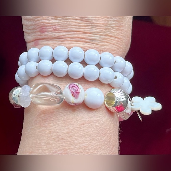 Bracelets, 3 elastic white 2 bead 1 glass - jewelry - Picture 3 of 16
